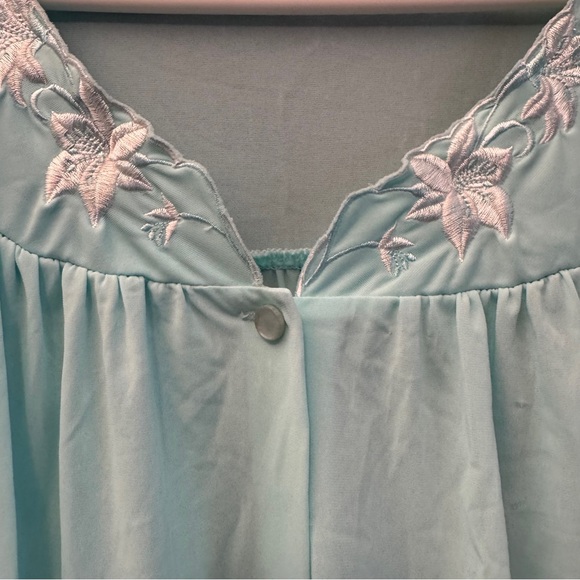 Miss Elaine Classics Aqua Blue Embroidered Button Down Robe Size Small - Picture 6 of 10